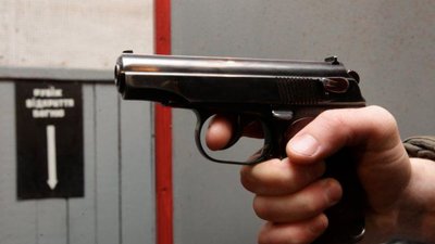 Конфлікт у крамниці Запоріжжя. Покупець поранив продавця та втік. Його розшукує поліція