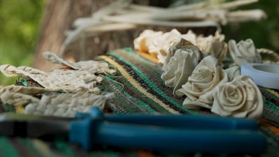 Заробляє на життя плетінням: історія майстрині з Рівненщини Заробляє на життя плетінням: історія майстрині з Рівненщини