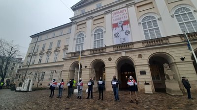 "Підвіз бабусю — винен": акція на підтримку політв'язнів Білорусі у Львові