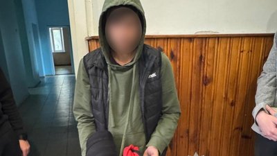Підозрюваний у нарузі над могилами на Алеї Слави у Сумах