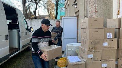 Тернопільські волонтери везуть військовим мотоцикл та три тонни допомоги Тернопільські волонтери везуть військовим мотоцикл та три тонни допомоги