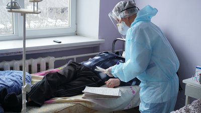 З восьми лікарів — один інфекціоніст: як буковинські медики лікують хворих на COVID-19