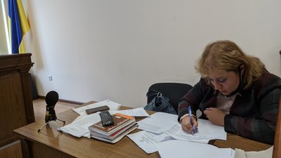 Вбивство у Лощинівці: в суді допитали останнього експерта, який розповів деталі про смерть дівчинки Вбивство у Лощинівці: в суді допитали останнього експерта, який розповів деталі про смерть дівчинки