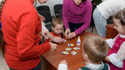 Луганські волонтери для своєї ТрО, що на "нулі", збирають гроші на хімічні грілки Луганські волонтери для своєї ТрО, що на "нулі", збирають гроші на хімічні грілки