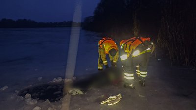 Дістали тіло чоловіка з водойми
