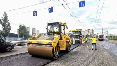 У Києві влаштують захисне покриття, яке продовжить термін експлуатації дороги на 5-7 років У Києві влаштують захисне покриття, яке продовжить термін експлуатації дороги на 5-7 років