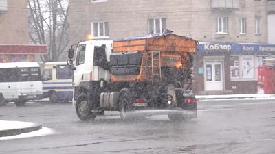 Завірюха: на дорогах Черкаської області працює 130 машин