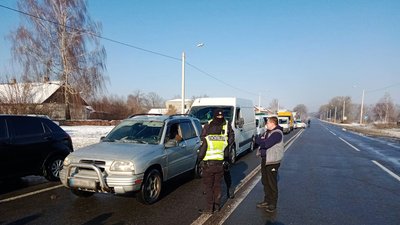На Житомирщині люди перекривали трасу – протестують проти новопризначеної старости села На Житомирщині люди перекривали трасу – протестують проти новопризначеної старости села