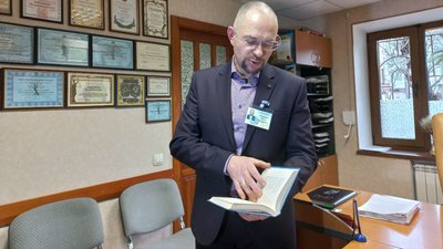 У Житомирі благодійна акція "Подаруй книжку захиснику України" триває У Житомирі благодійна акція "Подаруй книжку захиснику України" триває