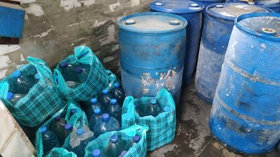У Запоріжжі затримали торгівця саморобним "елітним" алкоголем У Запоріжжі затримали торгівця саморобним "елітним" алкоголем