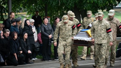 В Ужгороді попрощалися із захисником Юрієм Булецою В Ужгороді попрощалися із захисником Юрієм Булецою