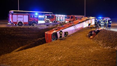 У Польщі автобус з українцями потрапив у ДТП, шестеро загиблих У Польщі автобус з українцями потрапив у ДТП, шестеро загиблих