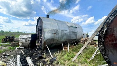 Перевищення норм у 18 разів: судитимуть двох чоловіків за незаконне виготовлення деревного вугілля на Рівненщині