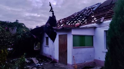 Війська РФ обстріляли Нікопольський район Дніпропетровщини. Пошкоджені будинки, газогони та лінії електропередач Війська РФ обстріляли Нікопольський район Дніпропетровщини. Пошкоджені будинки, газогони та лінії електропередач