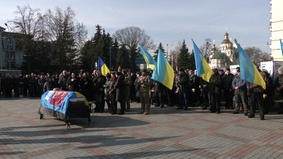 У Рівному попрощалися з бійцем Олександром Зарубою У Рівному попрощалися з бійцем Олександром Зарубою