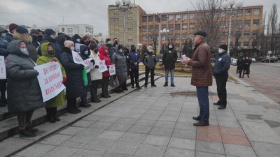 У Черкасах працівники одного з училищ мітингували проти передання закладу на баланс міста