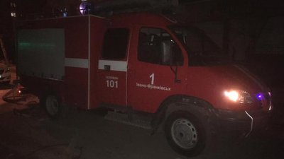 Франківські надзвичайники врятували під час пожежі двох людей і собаку