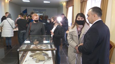 У Дніпрі відкрили виставку артефактів, знайдених на місці будівництва Решетилівської траси У Дніпрі відкрили виставку артефактів, знайдених на місці будівництва Решетилівської траси