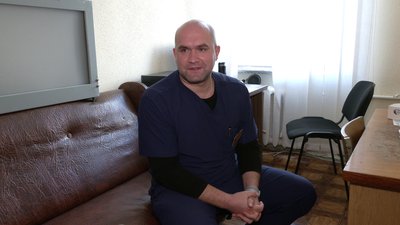 "Все, що у мене є, дала мені моя держава": лікар з Куп'янська рятує складних пацієнтів з COVID у Рівному