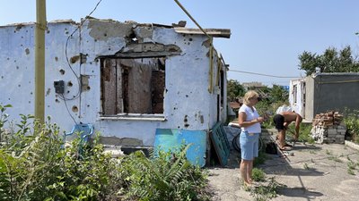 На Херсонщині у Посад-Покровському встановили 240 модульних будинків. Жителі чекають на відбудову села На Херсонщині у Посад-Покровському встановили 240 модульних будинків. Жителі чекають на відбудову села
