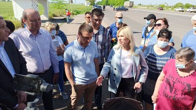 Жителі Воскресенської ОТГ, що на Миколаївщині, влаштували безстрокову акцію протесту Жителі Воскресенської ОТГ, що на Миколаївщині, влаштували безстрокову акцію протесту