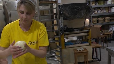 Паски за рецептами з Криму відправляють зі Львова на фронт — інтерв'ю з засновницею львівського кримського закладу Паски за рецептами з Криму відправляють зі Львова на фронт — інтерв'ю з засновницею львівського кримського закладу