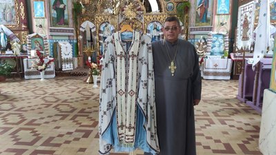 Фелон першого пароха храму Воскресіння Христового – отця Миколи Косовича Фелон першого пароха храму Воскресіння Христового – отця Миколи Косовича