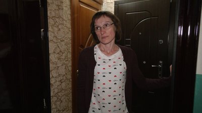 Сусідка Людмила розповідає про конфлікти між дочкою і батьком, якого дівчина застрелила у Чернігові Сусідка Людмила розповідає про конфлікти між дочкою і батьком, якого дівчина застрелила у Чернігові