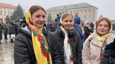 На Тернопільщині провели фестиваль колядників "Різдвяний промінь перемоги" На Тернопільщині провели фестиваль колядників "Різдвяний промінь перемоги"