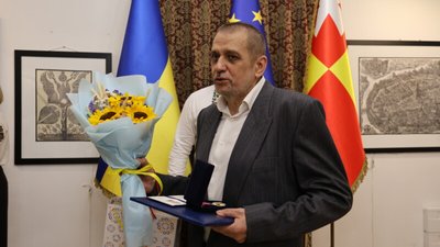 Художник Олександр Дишко отримав нагороду "Почесний громадянин Луцька"