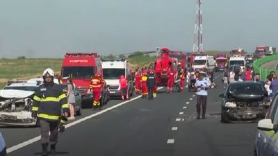 У Румунії зіткнулися понад пів сотні автомобілів, 17 постраждалих У Румунії зіткнулися понад пів сотні автомобілів, 17 постраждалих