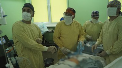 Пухлину діагностували в 3 місяці. У Львові хірурги прооперували дитину через півсантиметрові розрізи