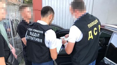 Поза ваговий контроль: на Хмельниччині підозрюють посадовця Укртрансбезпеки