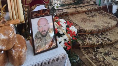 На Тернопільщині в останню дорогу провели снайпера Михайла Ткачука На Тернопільщині в останню дорогу провели снайпера Михайла Ткачука