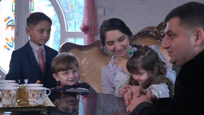 Самостійно шиють для себе одяг. Родина Богар з Закарпаття хоче створити музей ромської культури
