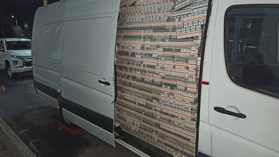 Мікроавтобус, повний сигарет, виявили на КПП "Тиса" Мікроавтобус, повний сигарет, виявили на КПП "Тиса"