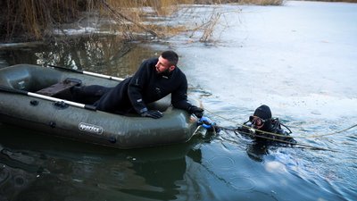 Рятувальники у водоймі в Шевченківському районі Харкова, де загинули двоє дітей 12 березня