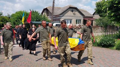 На Тернопільщині у чотирьох громадах попрощалися із загиблими воїнами