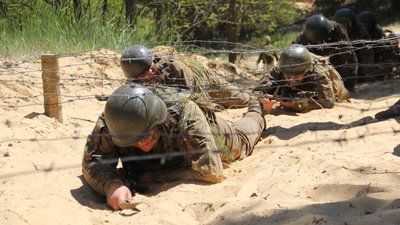 На Одещині морпіхи подолали смугу перешкод в 4,5 кілометри На Одещині морпіхи подолали смугу перешкод в 4,5 кілометри