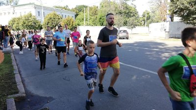 «Їх тут пам’ятають»: у Полтаві влаштували забіг для підтримки воїнів «Їх тут пам’ятають»: у Полтаві влаштували забіг для підтримки воїнів