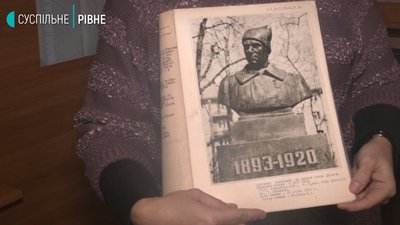 У Рівному з постамента прибрали погруддя Дундичу У Рівному з постамента прибрали погруддя Дундичу