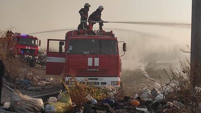 У Тлумачі на Франківщині другий день горить сміттєзвалище У Тлумачі на Франківщині другий день горить сміттєзвалище