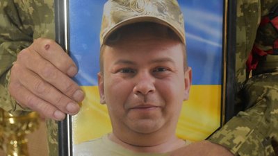 У попрощалися із загиблим на Донеччині 41-річним бійцем Костянтином Ризванюком У попрощалися із загиблим на Донеччині 41-річним бійцем Костянтином Ризванюком