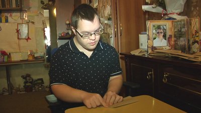 Криворіжець з синдромом Дауна Тарас Верхоломчук вперше офіційно працевлаштувався Криворіжець з синдромом Дауна Тарас Верхоломчук вперше офіційно працевлаштувався