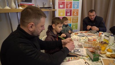 Готують разом з дітьми, спілкуються та займаються творчістю. У Херсоні створили школу для татусів