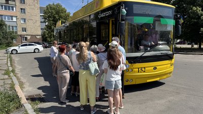 Маршрут об’єднав історичні місця: у День міста у Полтаві провели екскурсію тролейбусом Маршрут об’єднав історичні місця: у День міста у Полтаві провели екскурсію тролейбусом