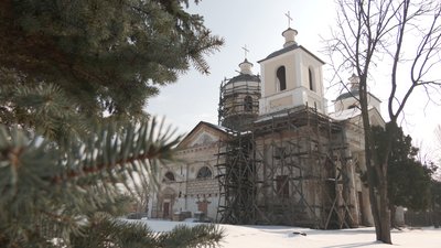 Без дзвіниці та з облущеним фасадом: на Черкащині руйнується старовинний костел