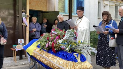 "Він рвався на передову": у Лозовій на Харківщині попрощалися з бійцем