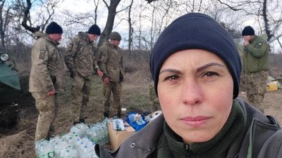 Запчастини, одяг та консерви: одеська волонтерка назвала речі, яких потребують військові Запчастини, одяг та консерви: одеська волонтерка назвала речі, яких потребують військові