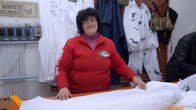 "Шпильки з Борочич": вчителі із села на Волині шиють військову амуніцію "Шпильки з Борочич": вчителі із села на Волині шиють військову амуніцію